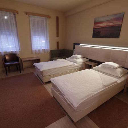 Hotel Vadaszkuert Superior Szekesfehervar Ngoại thất bức ảnh