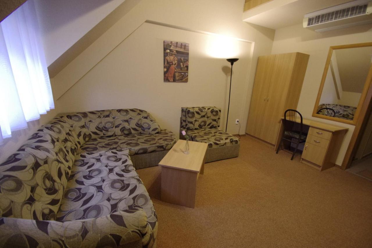 Hotel Vadaszkuert Superior Szekesfehervar Ngoại thất bức ảnh
