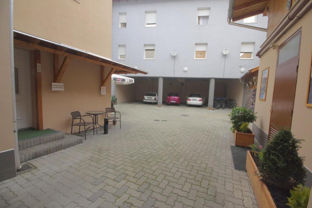 Hotel Vadaszkuert Superior Szekesfehervar Ngoại thất bức ảnh