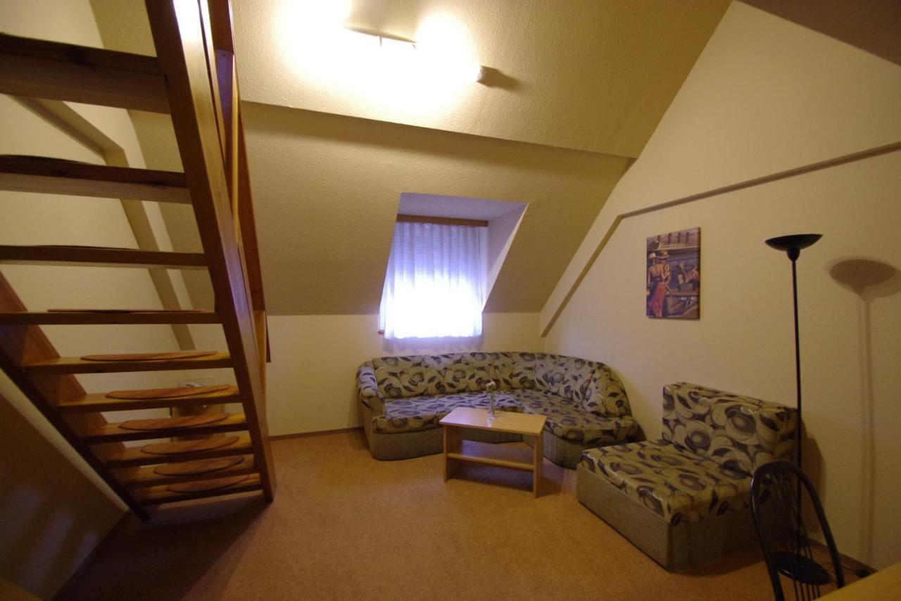 Hotel Vadaszkuert Superior Szekesfehervar Ngoại thất bức ảnh