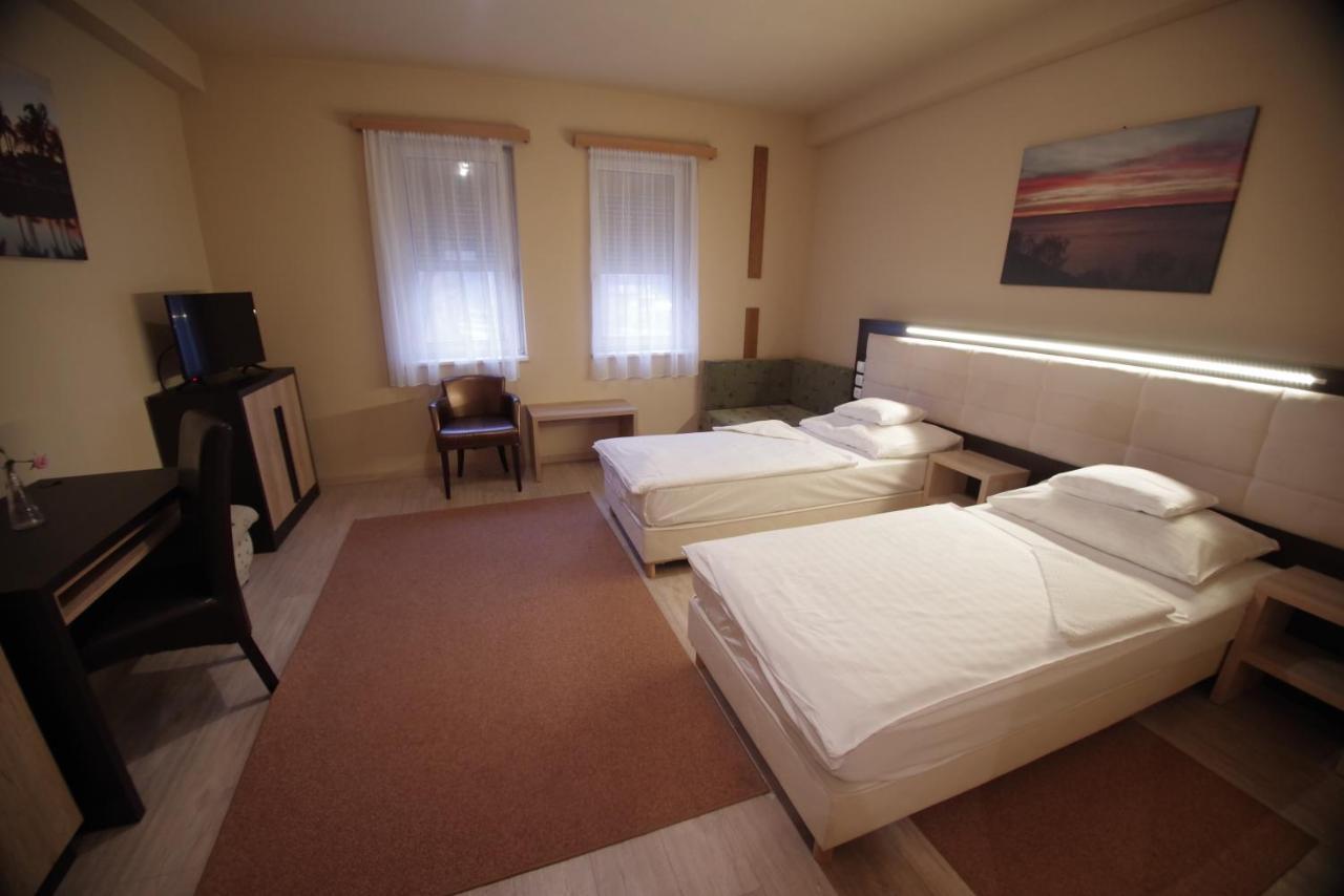 Hotel Vadaszkuert Superior Szekesfehervar Ngoại thất bức ảnh