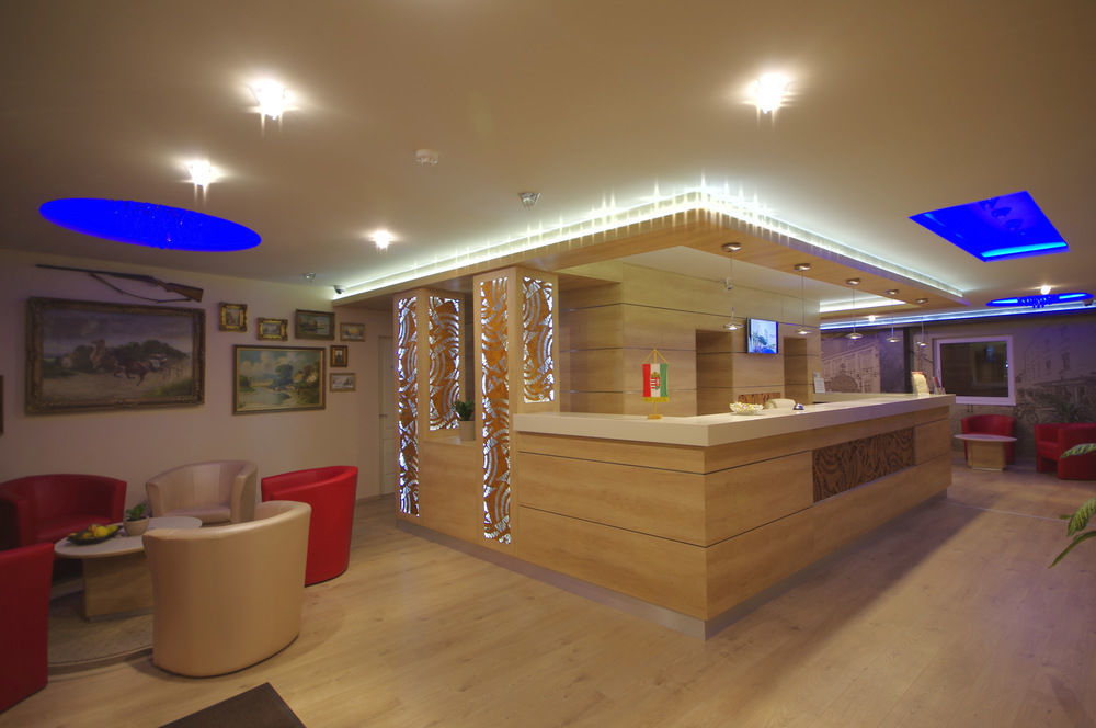 Hotel Vadaszkuert Superior Szekesfehervar Ngoại thất bức ảnh