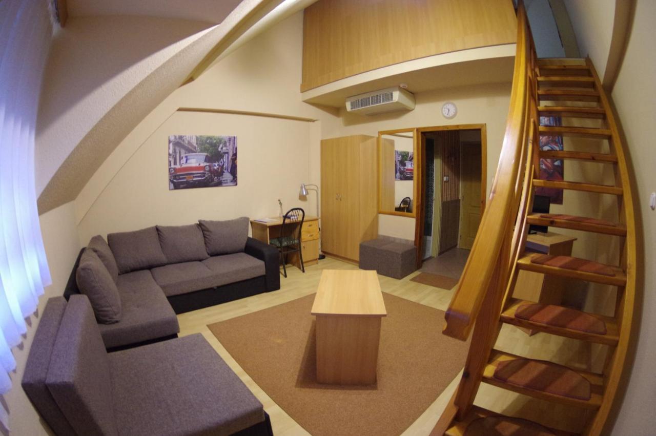 Hotel Vadaszkuert Superior Szekesfehervar Ngoại thất bức ảnh