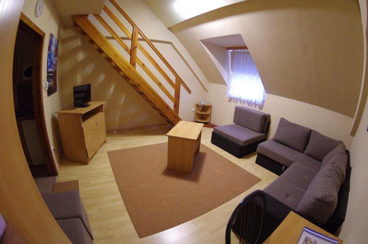 Hotel Vadaszkuert Superior Szekesfehervar Ngoại thất bức ảnh