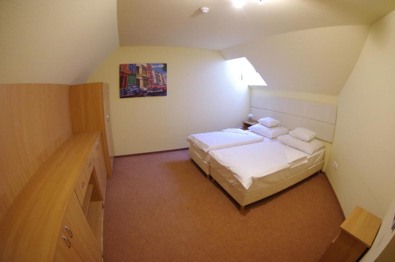 Hotel Vadaszkuert Superior Szekesfehervar Ngoại thất bức ảnh